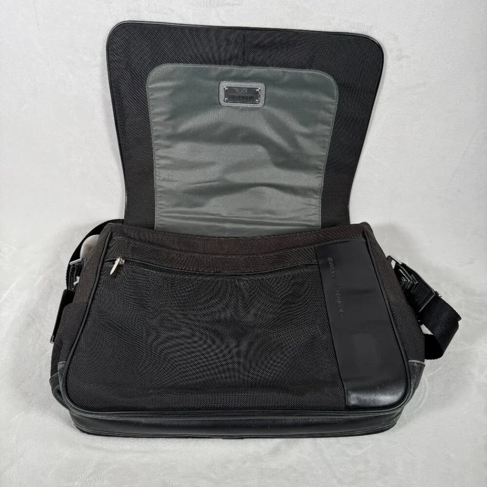 TUMI Spirit of Imagination Messenger Bag Nylon Leather Laptop Organizer 23671D